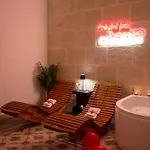 Casa de Férias Hesperia - Jacuzzi & Garden Corigliano dʼOtranto