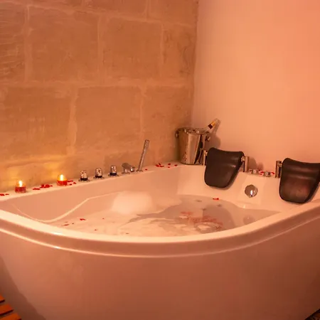 Hesperia - Jacuzzi&garden Vakantiehuis